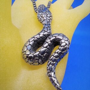 Pendentif gothique acier serpent, style gothique rock biker