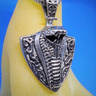 Pendentif gothique tête de cobra