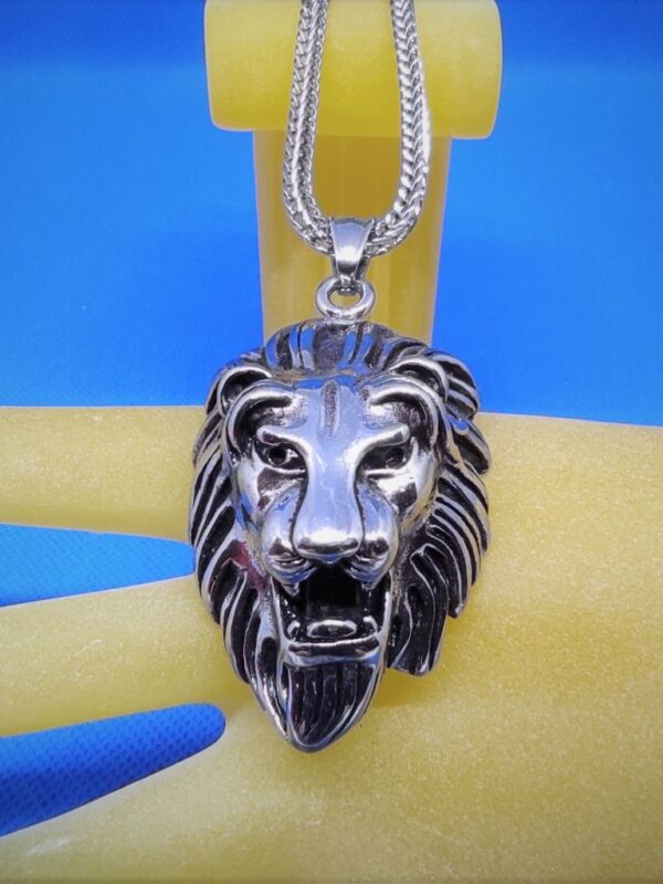 Pendentif gothique acier tête de lion, style gothique rock biker animaux