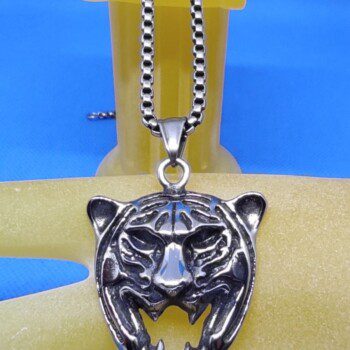 Pendentif gothique acier tête de tigre, style gothique rock biker animaux