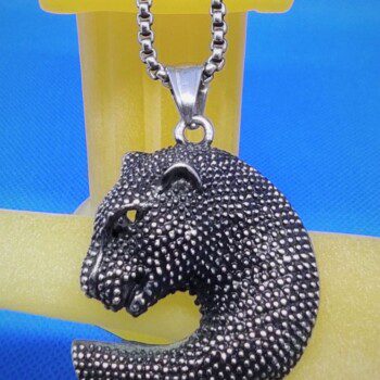 Pendentif gothique panthère en acier noir, style gothique rock biker animaux